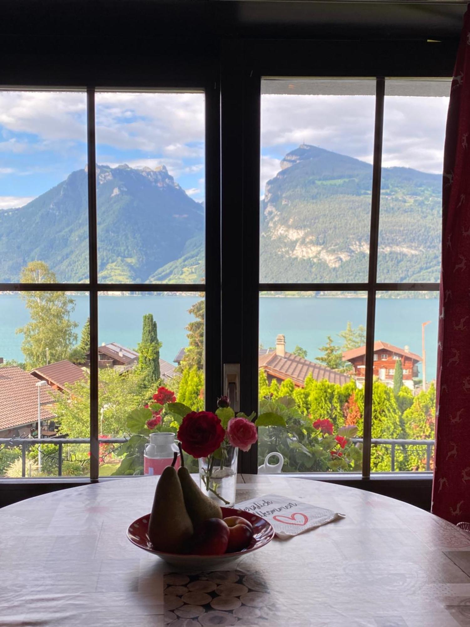 Herrlicher Blick Auf Berge Und See Faulensee Dış mekan fotoğraf